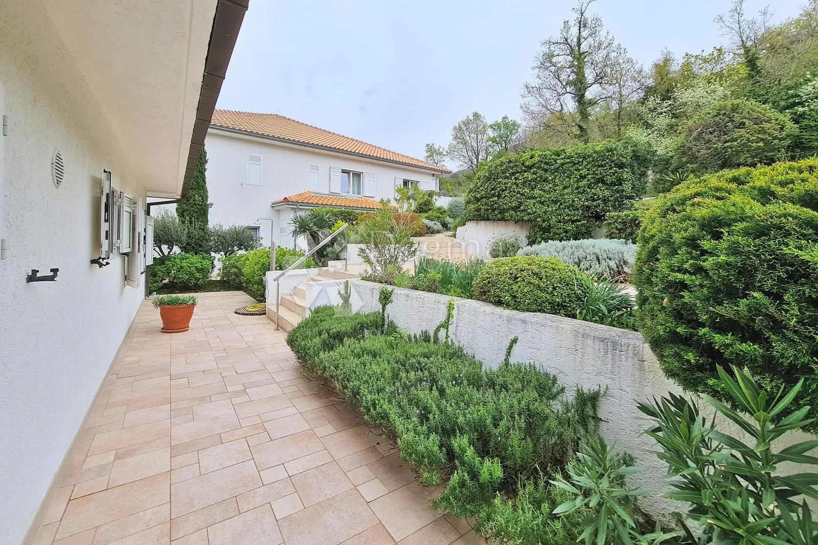 Exterior photo 10