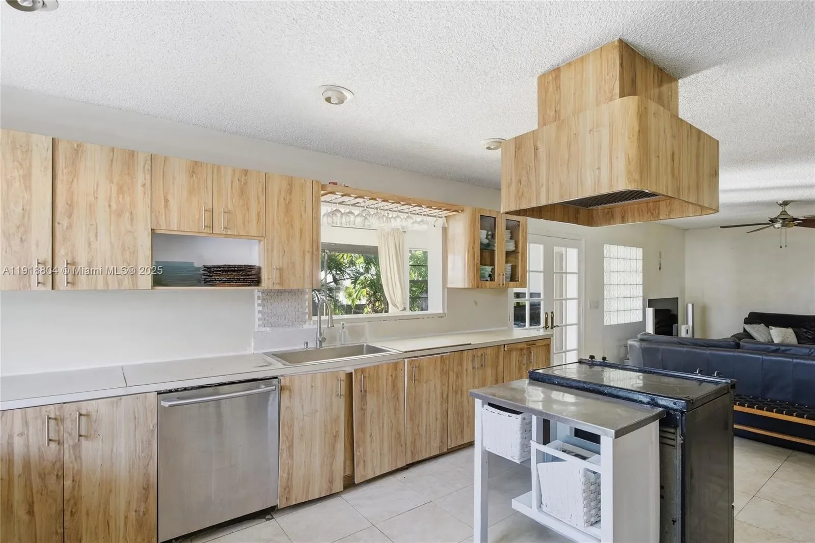 272 191st Ter, Golden Beach, Florida, United States. - Photo 13