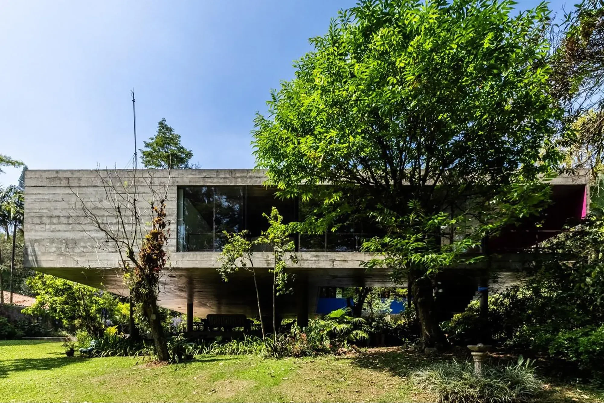 Exterior photo 4