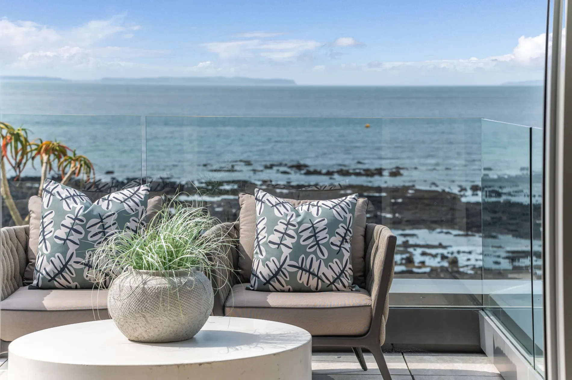 Exterior photo 3
