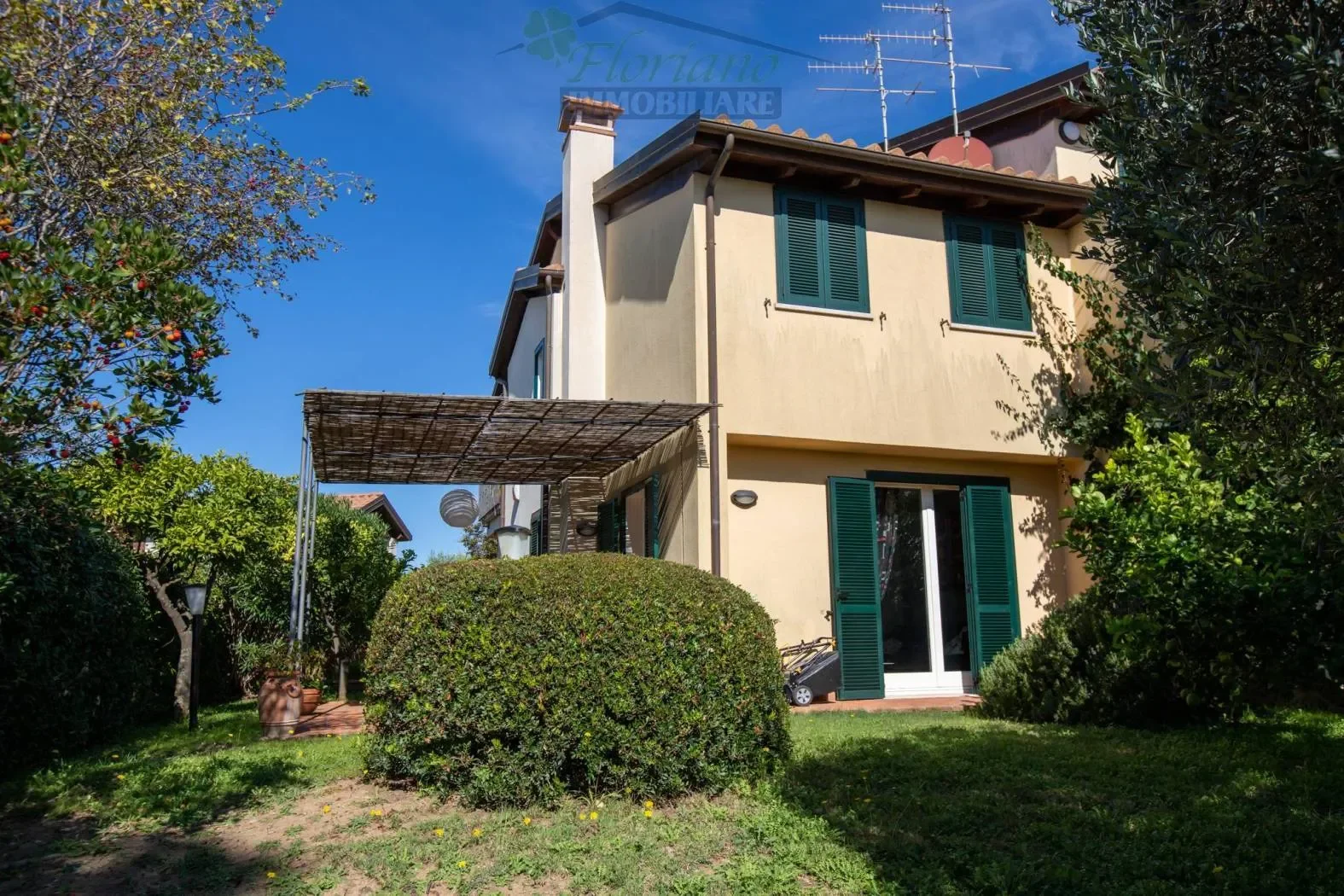 Exterior photo 7