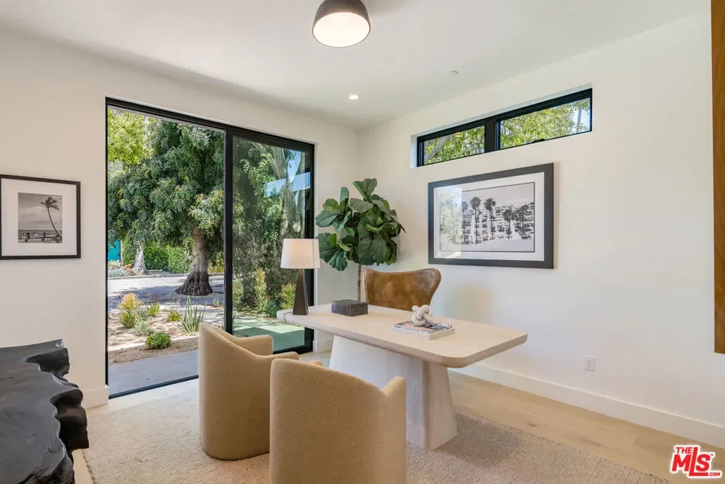 2115 Walnut Avenue, Los Angeles, California, United States. - Photo 4