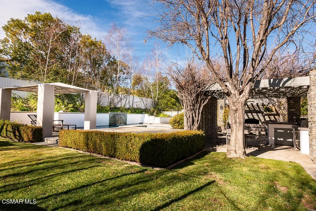 Exterior photo 5