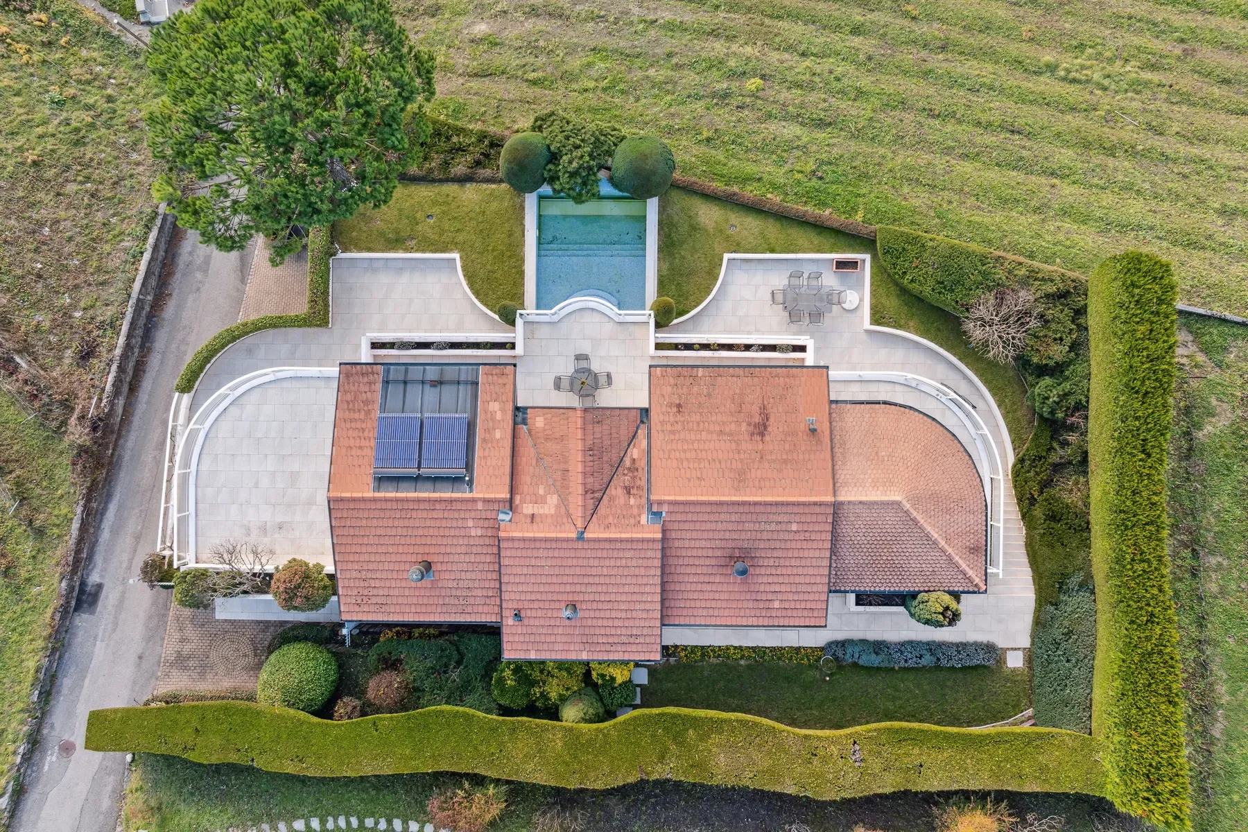 Exterior photo 2