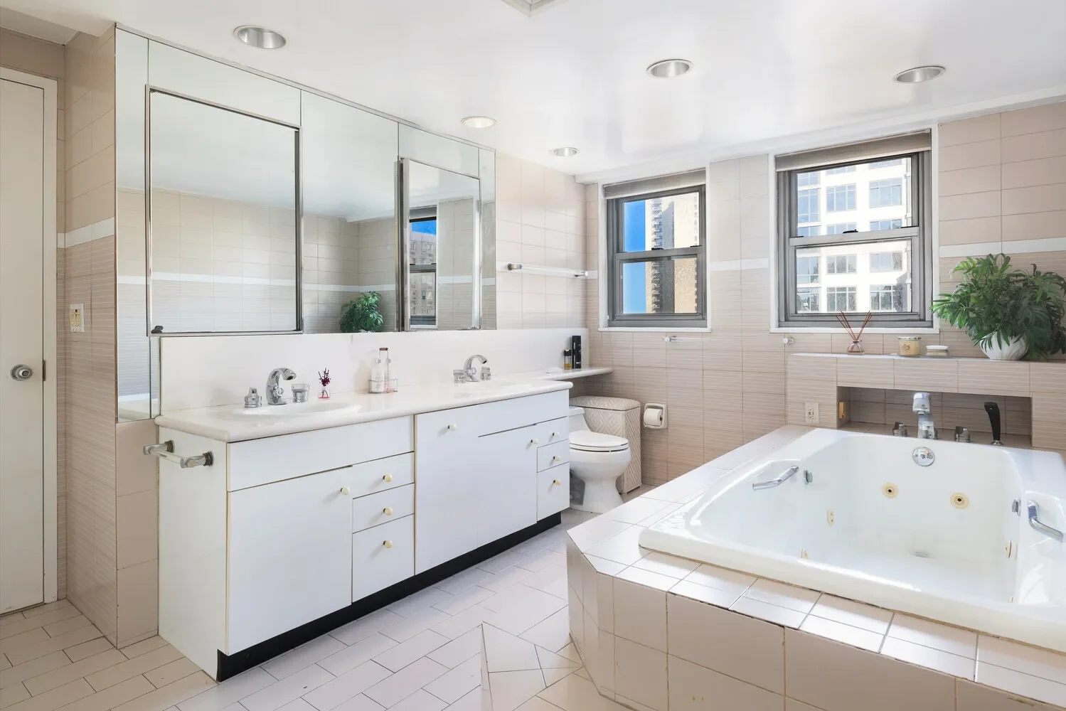 360 E 72ND ST, New York, New York, United States. - Photo 4