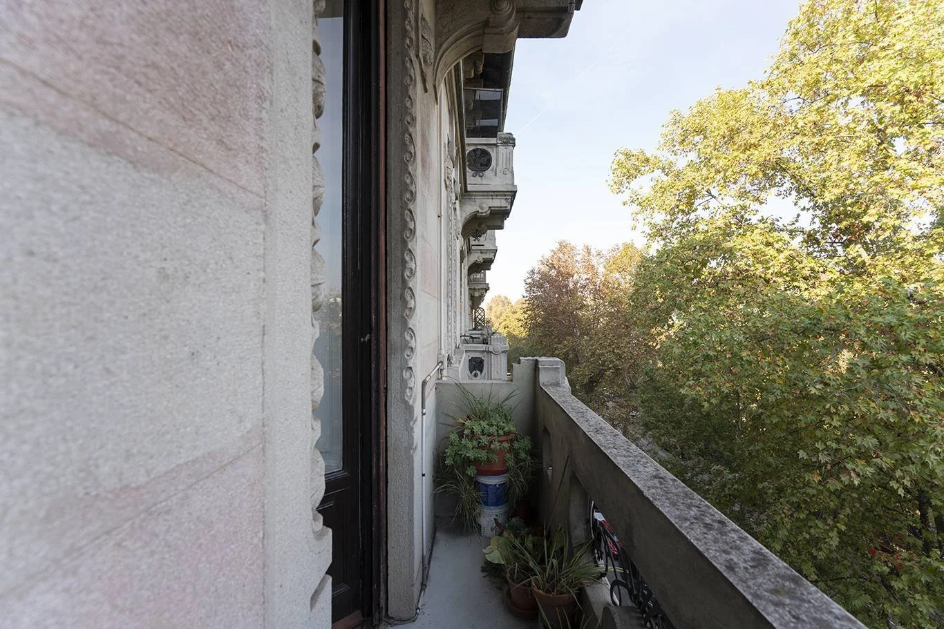 Exterior photo 2