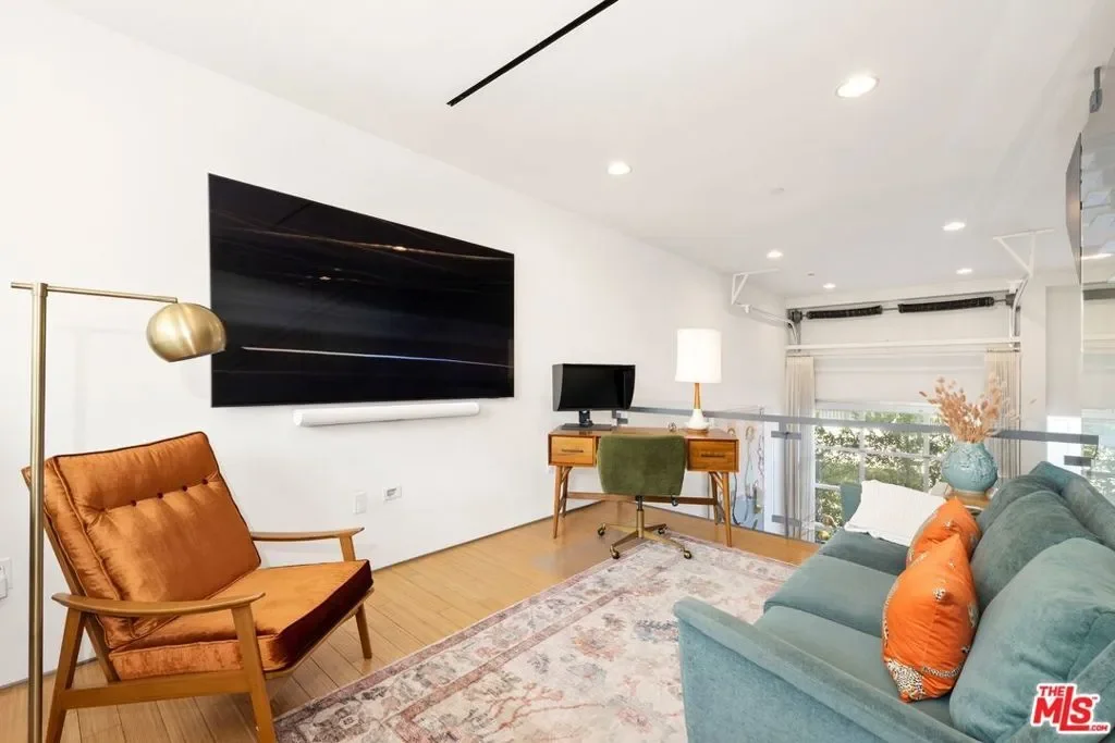 950 N Orange Grove Avenue 2, Los Angeles, California, United States. - Photo 6