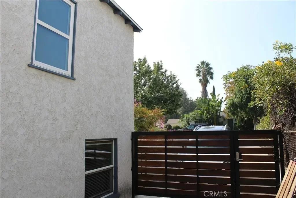 210 N Naomi, Burbank, California, United States. - Photo 17