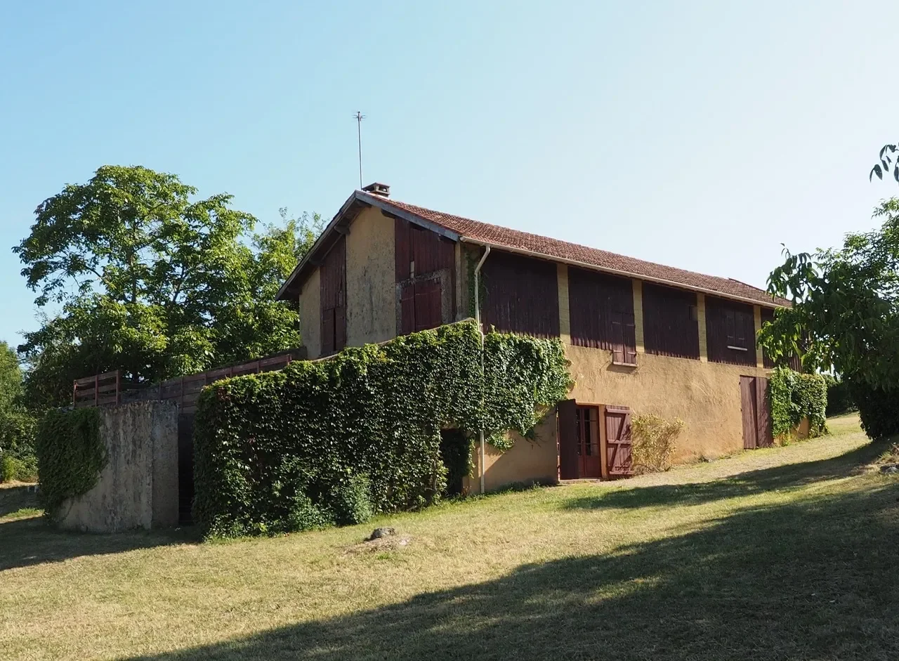 Exterior photo 4