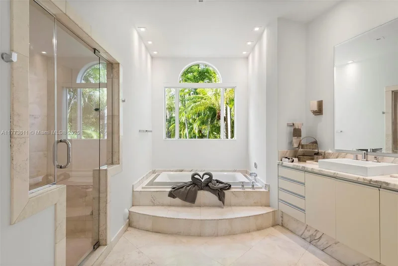 455 Centre Is, Golden Beach, Florida, United States. - Photo 32