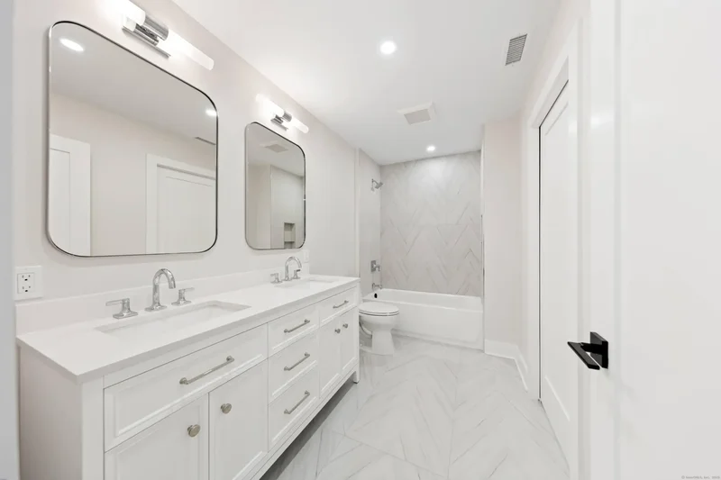 31 Gray Farms Rd, Stamford, Connecticut, United States. - Photo 27