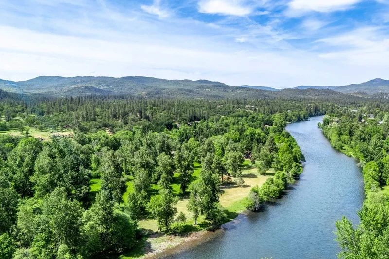 5512 Rogue River Drive , Eagle Point, OR 97524, Eagle Point, Oregon, United States. - Photo 15