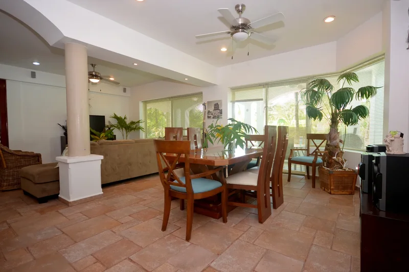 Duplex 6 Bedroom Home Near The Beach