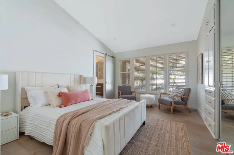 5858 Mcdonie Avenue, Los Angeles, California, United States. - Photo 33