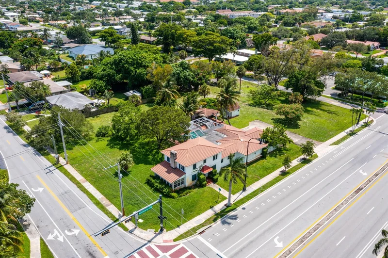 556 E Hillsboro Boulevard, Deerfield Beach, Florida, United States. - Photo 8