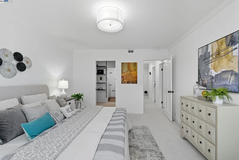 156 Lombard St, San Francisco, California, United States. - Photo 11