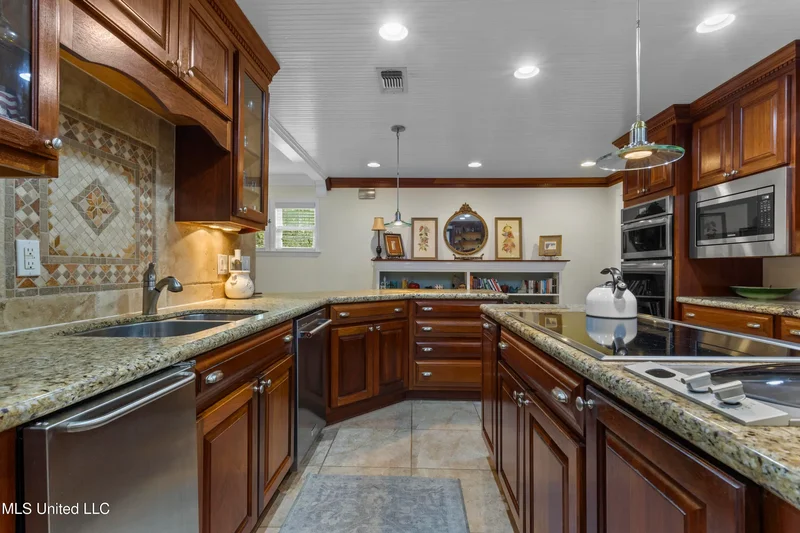 1099 Campbell Drive, Biloxi, MS 39532, Biloxi, Mississippi, United States. - Photo 18