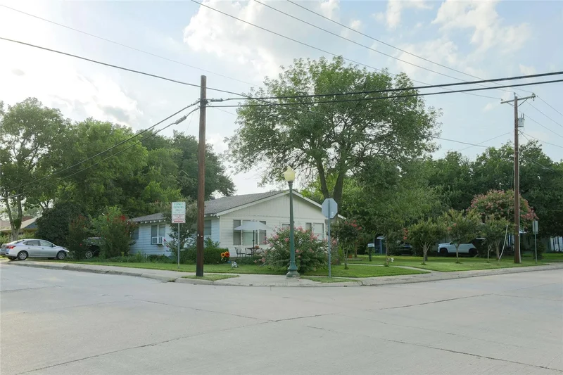 422 Smith Street, Grapevine, TX 76051, Flower Mound, Texas, United States. - Photo 16