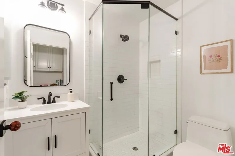 1541 Silverwood Terrace, Los Angeles, California, United States. - Photo 18