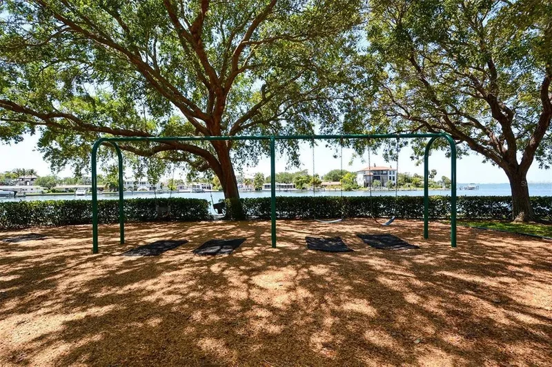 457 Woodland Drive, Sarasota, FL 34234, Sarasota, Florida, United States. - Photo 155