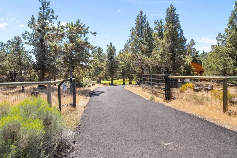19375 Dayton Road , Bend, OR 97703, Bend, Oregon, United States. - Photo 7
