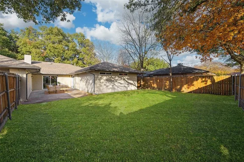 7850 La Sobrina Drive, Dallas, Texas, United States. - Photo 32