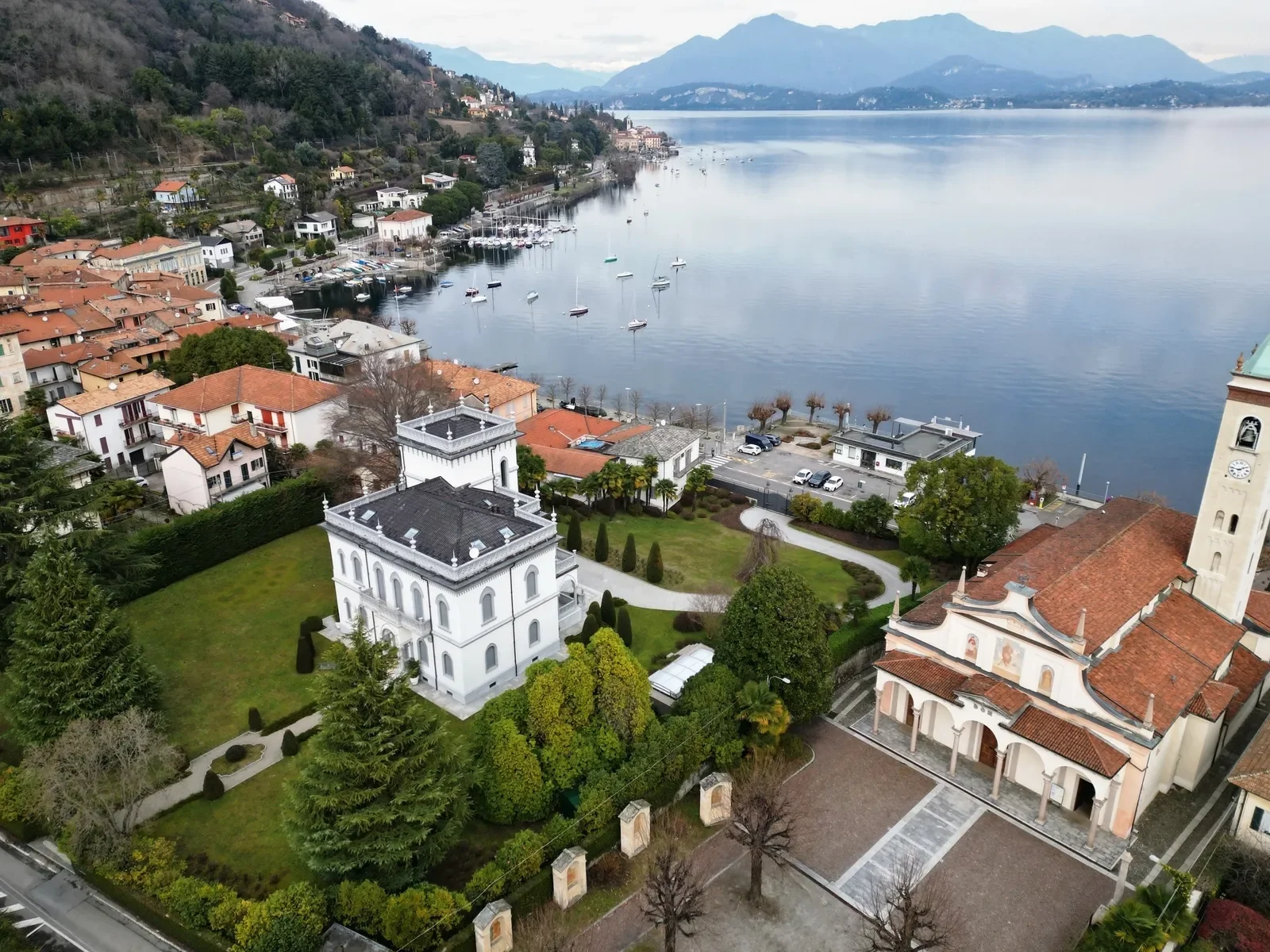 Enchanting, carefully restored historicist villa with well-tended park and views of Lake Maggiore