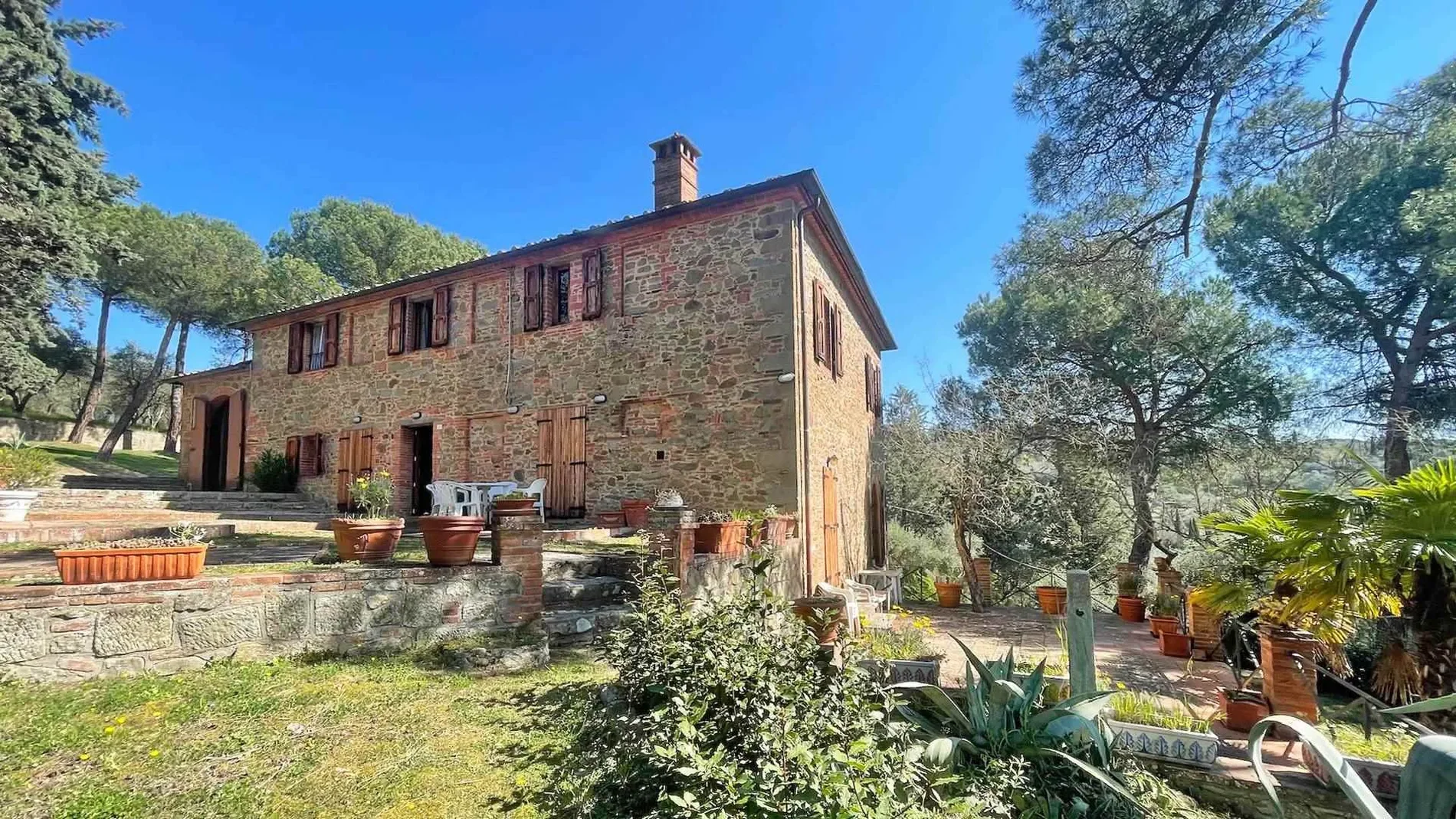Exterior photo 4