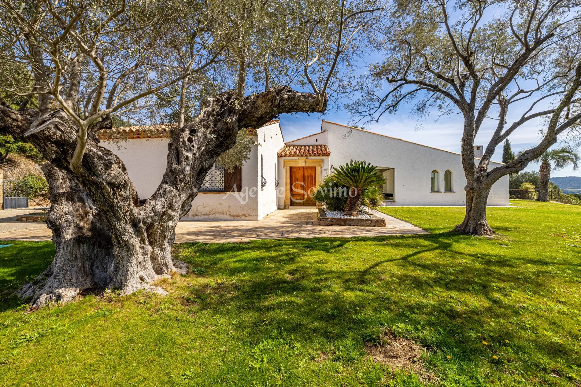 Exterior photo 11