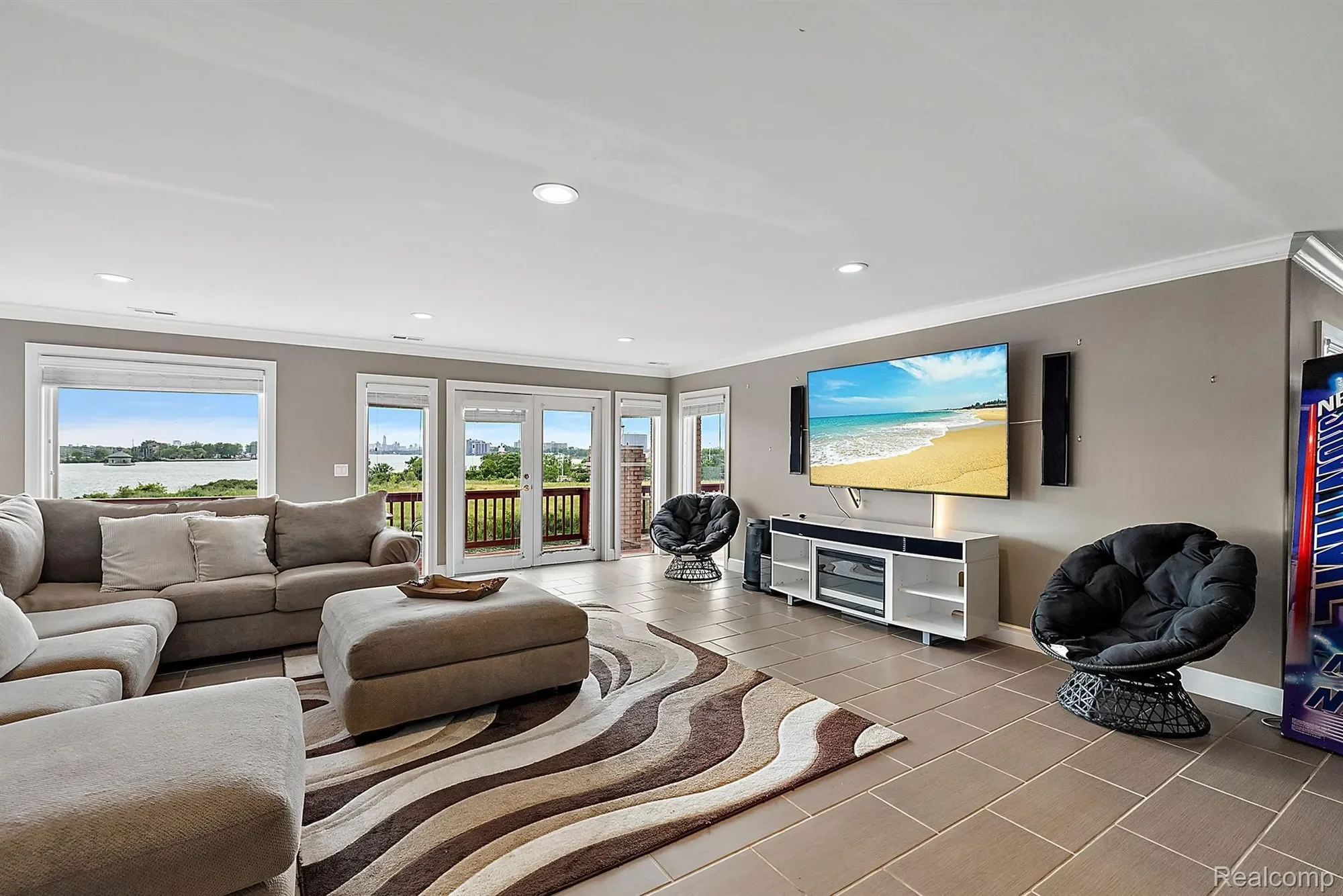 18 SAND BAR Lane, Detroit, MI 48214, Detroit, Michigan, United States. - Photo 22