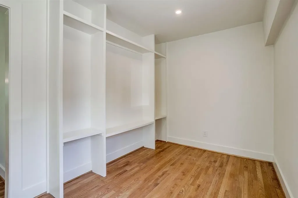 2560 Rogers Avenue, Fort Worth, Texas, United States. - Photo 21