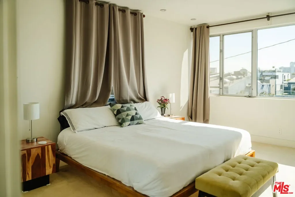 302 S Venice Boulevard, Los Angeles, California, United States. - Photo 43