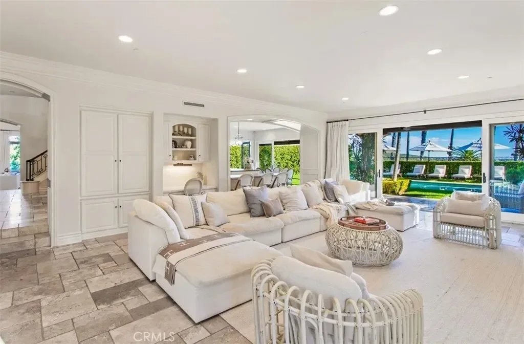 6 Windemere Court, Newport Beach, California, United States. - Photo 4