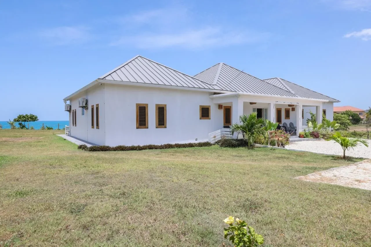 Exterior photo 4