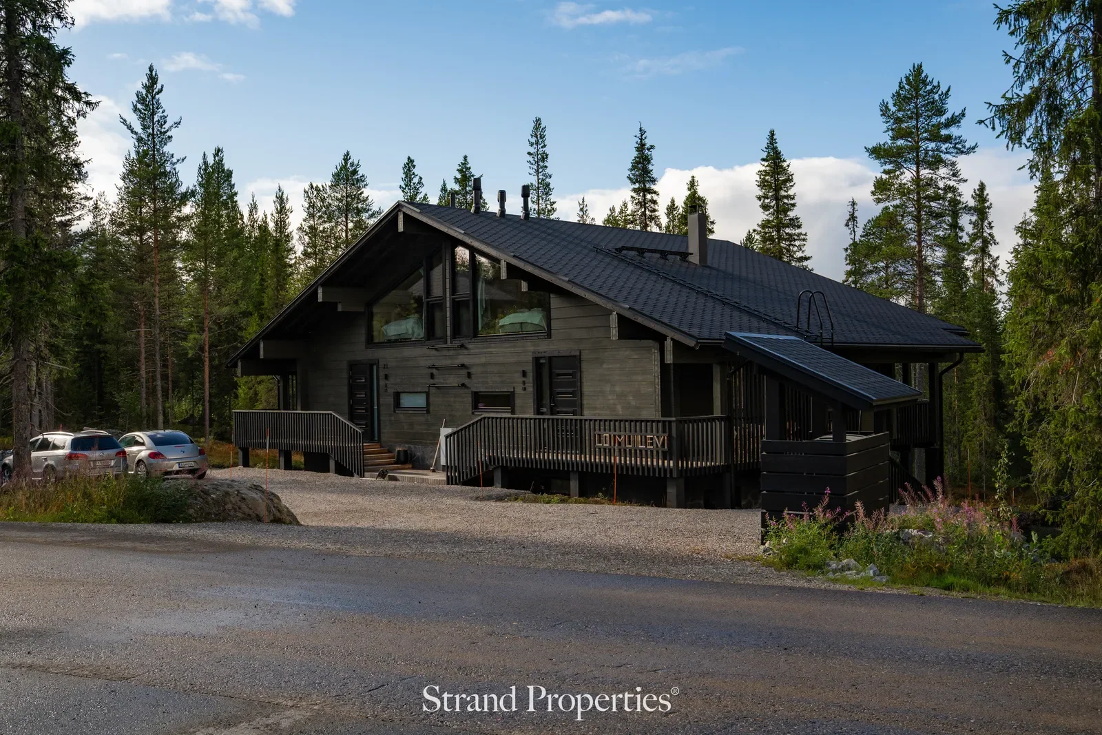 Exterior photo 3