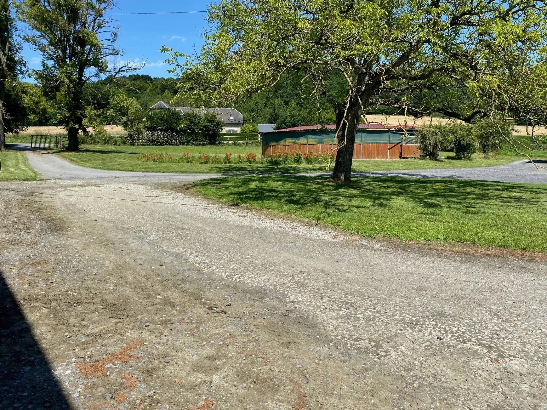 Exterior photo 3