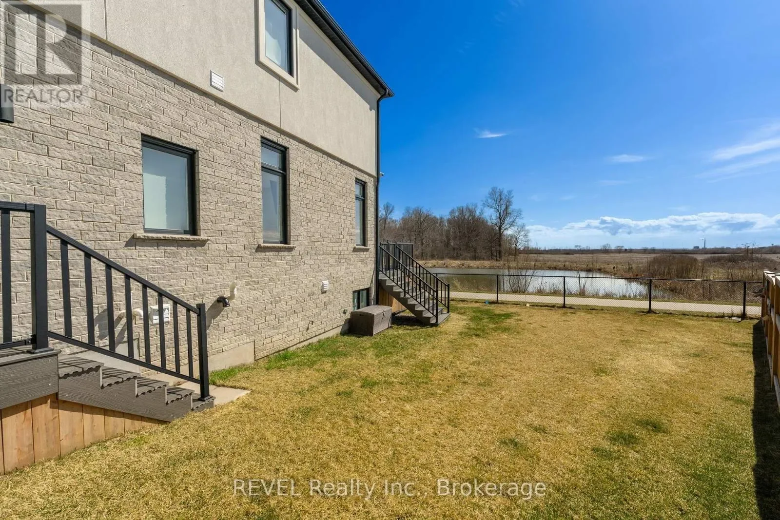 Exterior photo 7