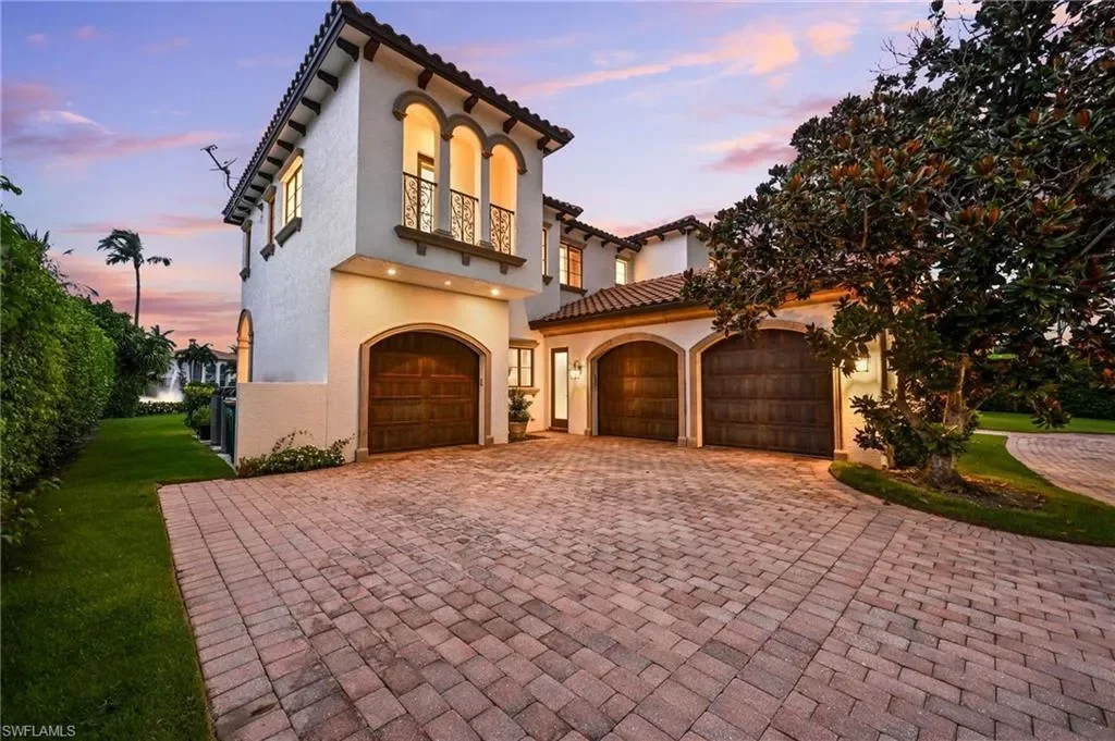 Exterior photo 4