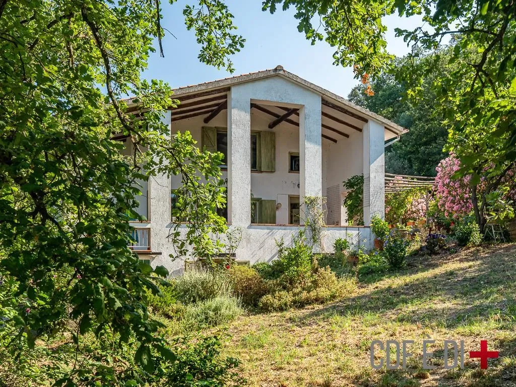 Exterior photo 5