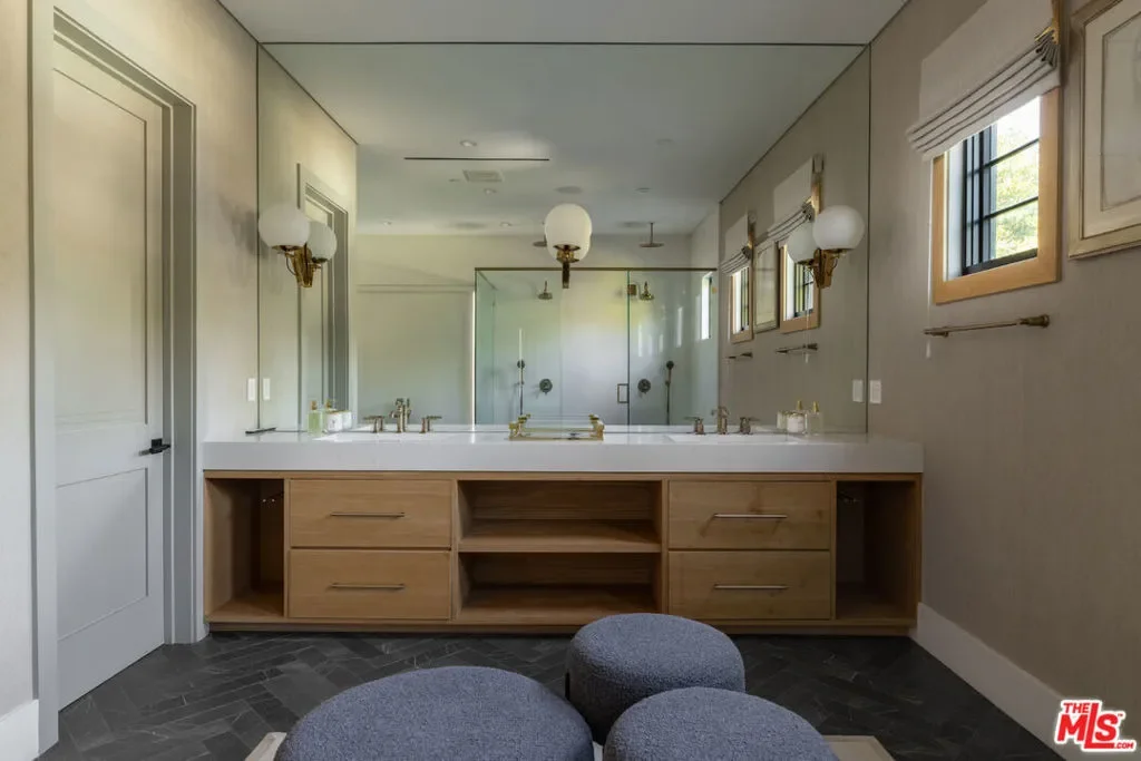 455 N Bundy Drive, Los Angeles, California, United States. - Photo 12