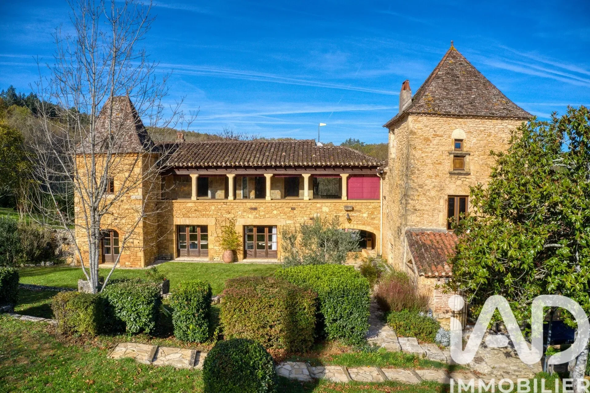 Exterior photo 5