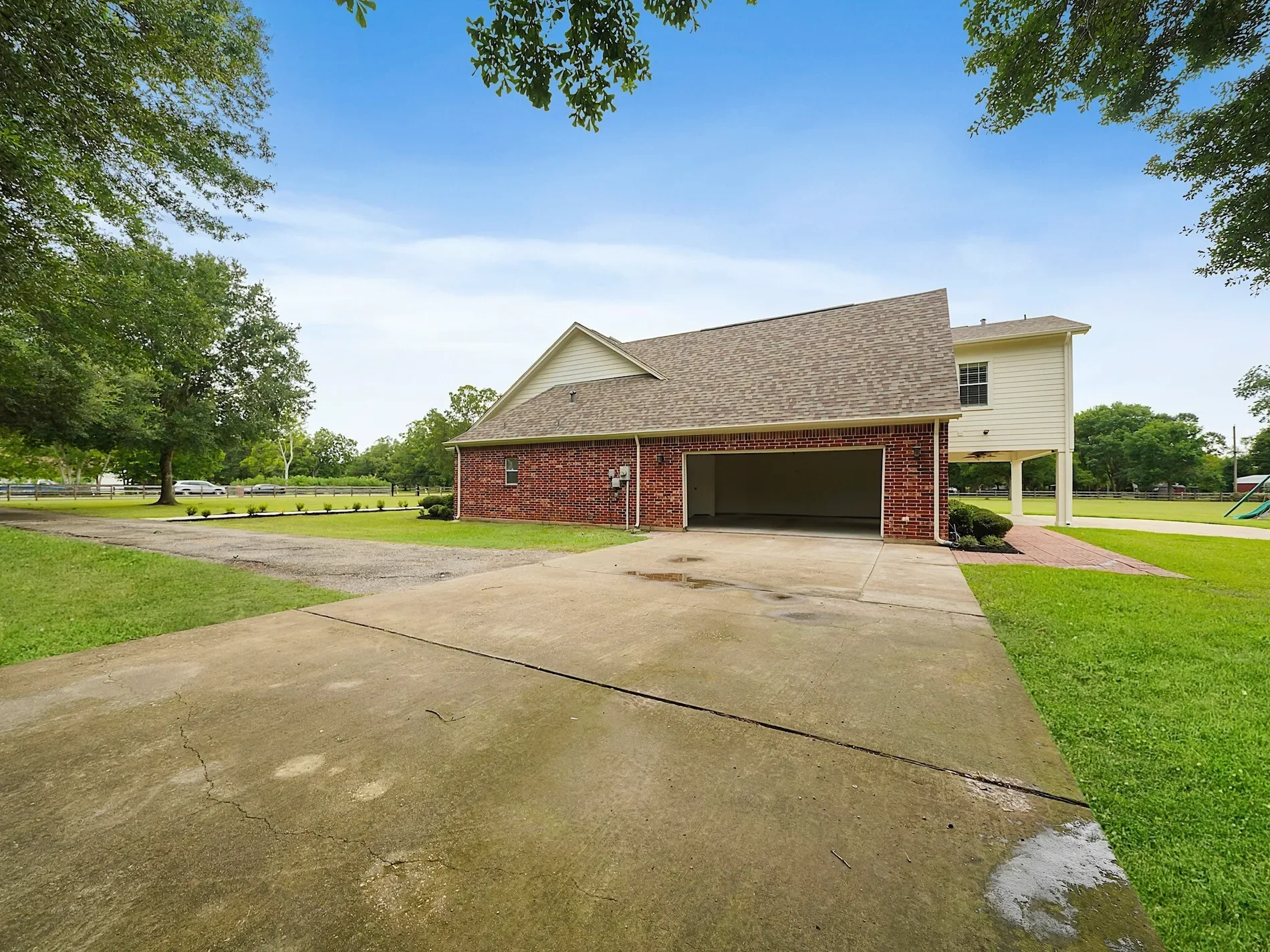 Exterior photo 3