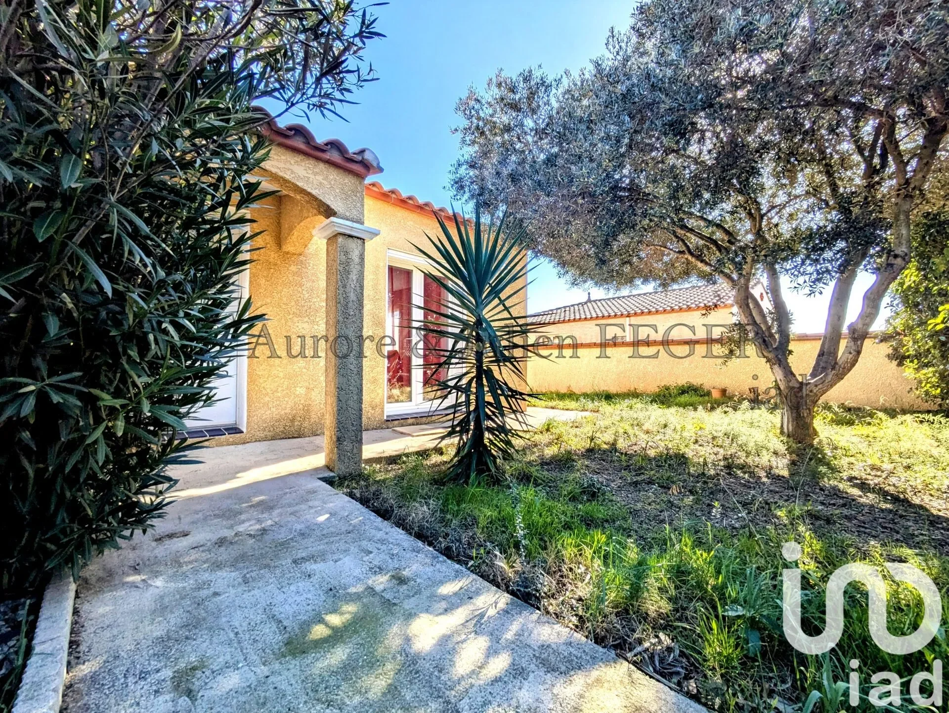 Exterior photo 4