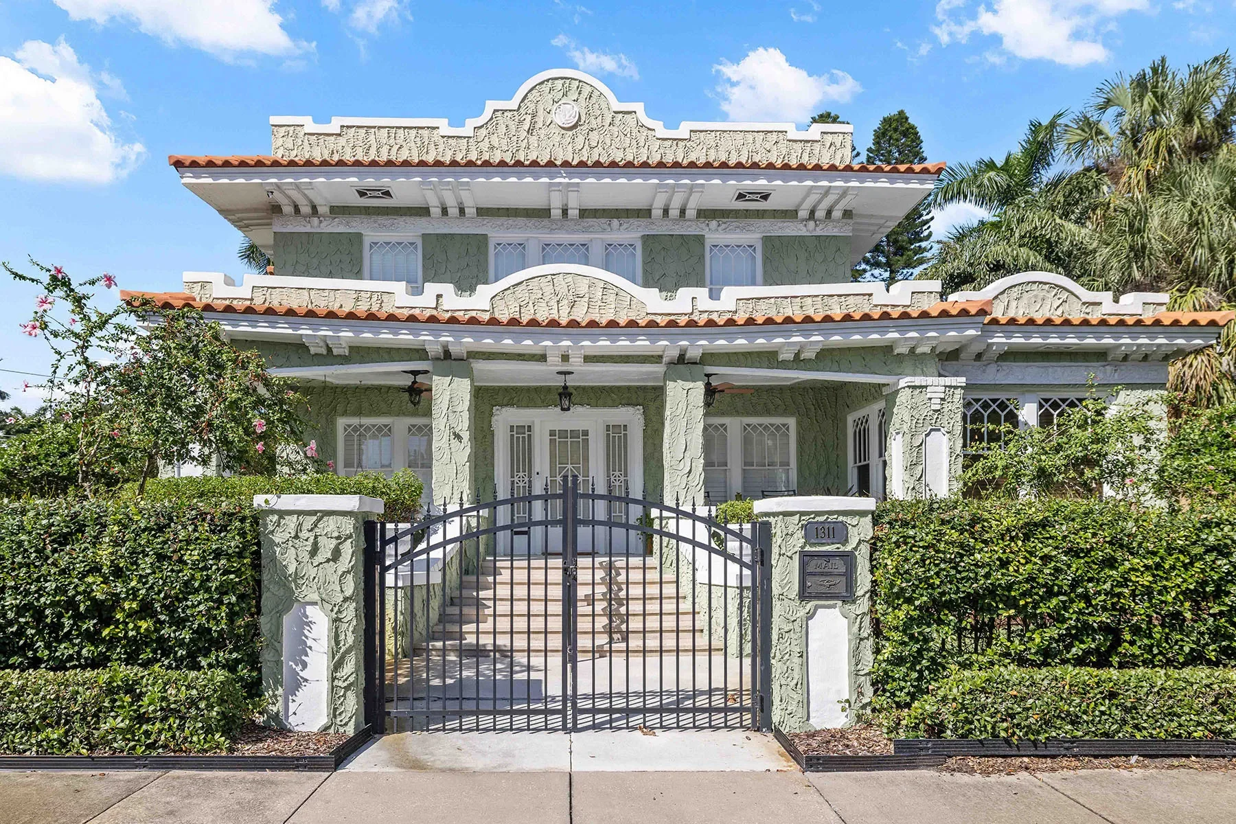 Exterior photo 9
