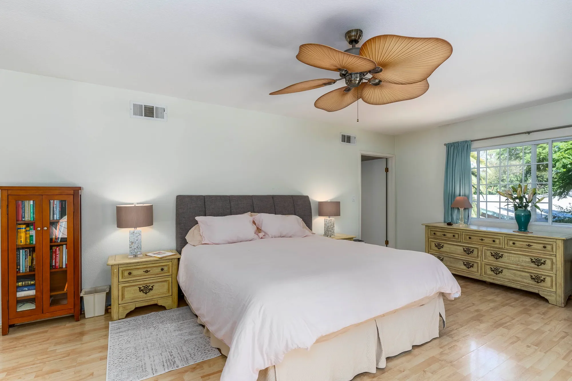 5828 Calvin Avenue, Tarzana, CA 91356, Los Angeles, California, United States. - Photo 20