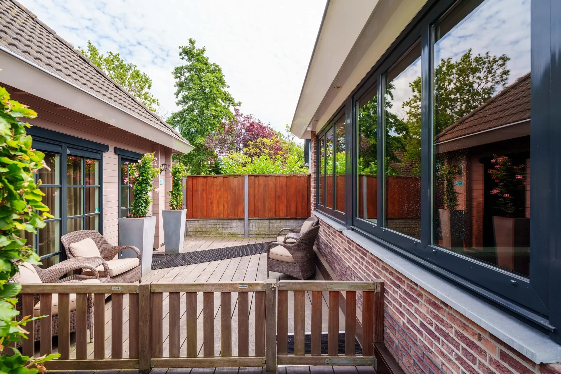 Exterior photo 10