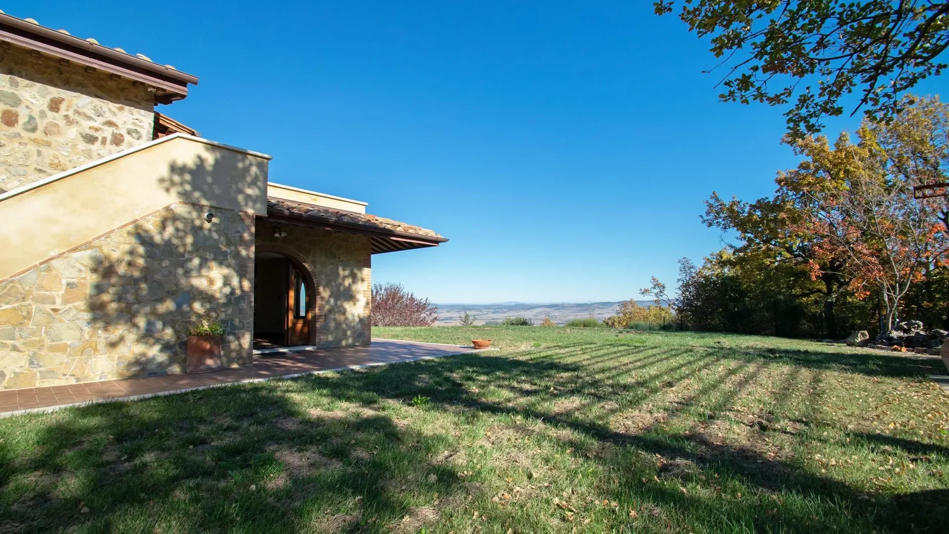 Exterior photo 3