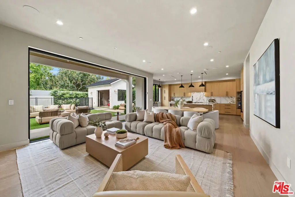 11317 Valley Spring Lane, Los Angeles, California, United States. - Photo 21