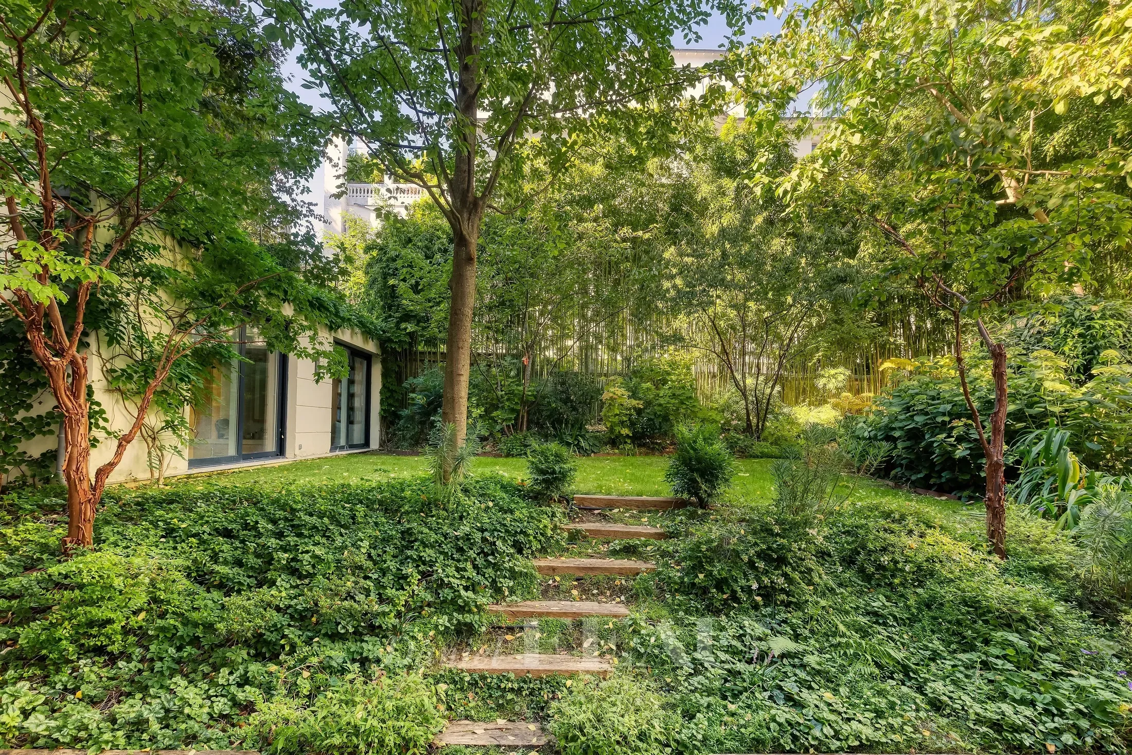 Exterior photo 6