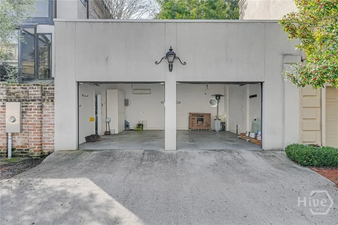 Exterior photo 8